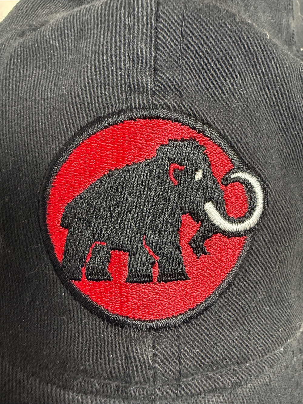 Mammut Hat Flexfit Stretch Baseball Cap Black Red Mammoth Logo L-XL Unisex - Picture 10 of 12